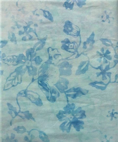 Blue - Soft blue flowers on a off-white background - Maywood studio Bali Collection